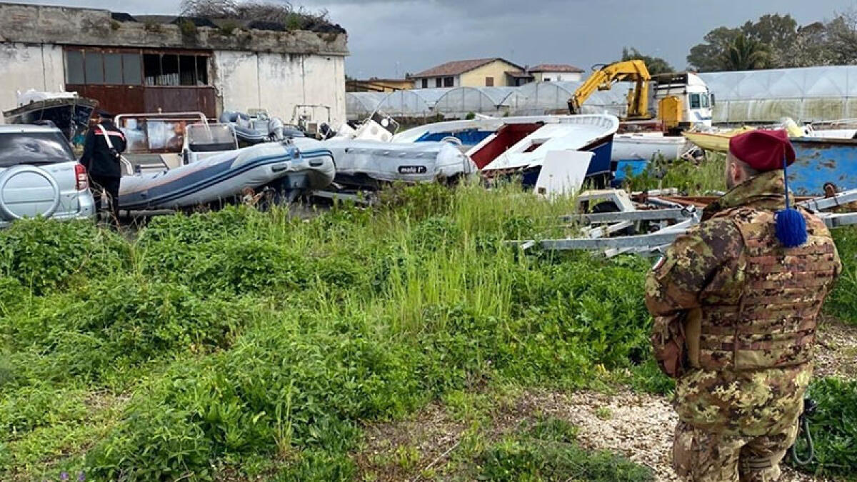 Terra dei Fuochi, trovati relitti di barche ammassati - 