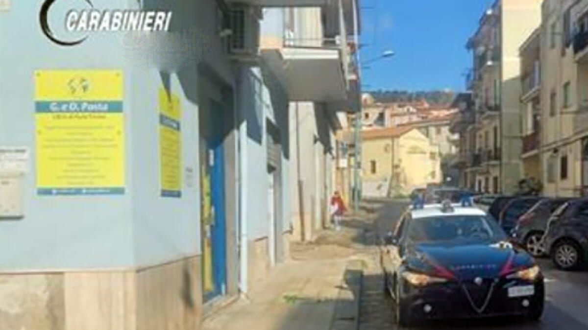 Operazione alle Poste con documenti falsi, 22enne arrestato nel Nolano - 