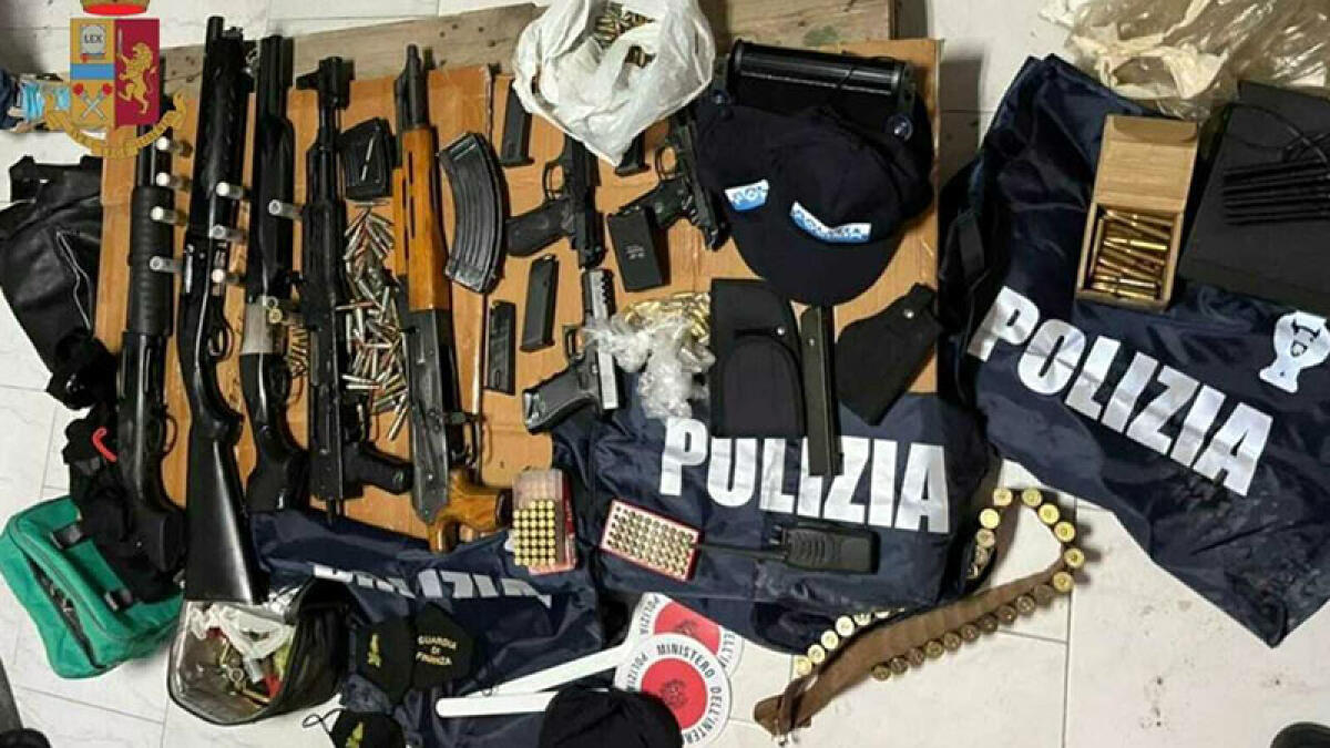 Viaggia con un arsenale in auto: bloccato a Pomigliano L'ELENCO DELLE ARMI TROVATE - 