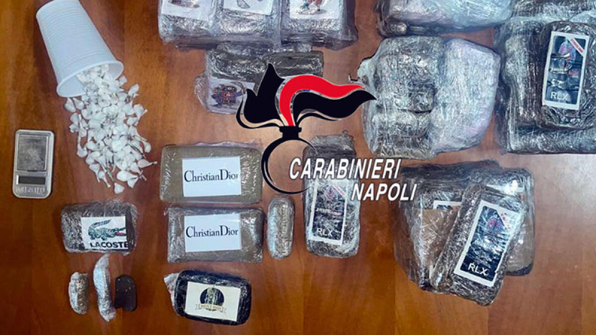 Blitz sotto al Vesuvio, sequestrati tre 3 chili di droga - 