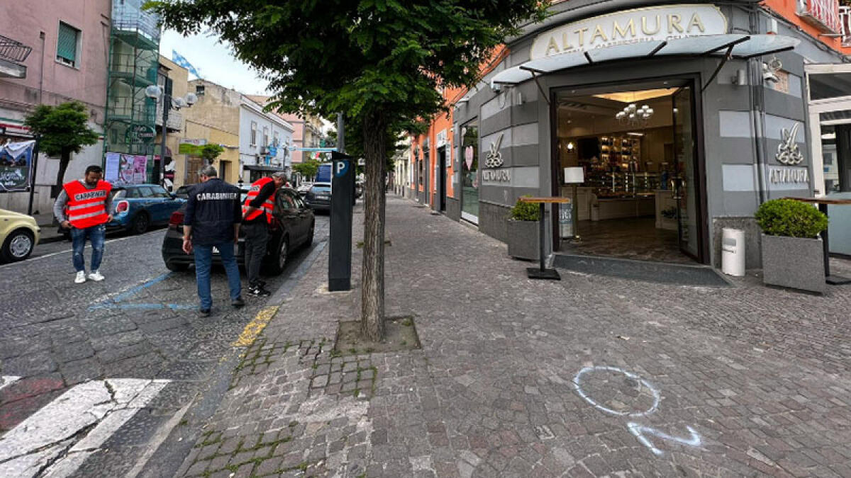 Sant'Anastasia ancora sconvolta dopo gli spari in strada, ma la caserma sarà smantellata - 