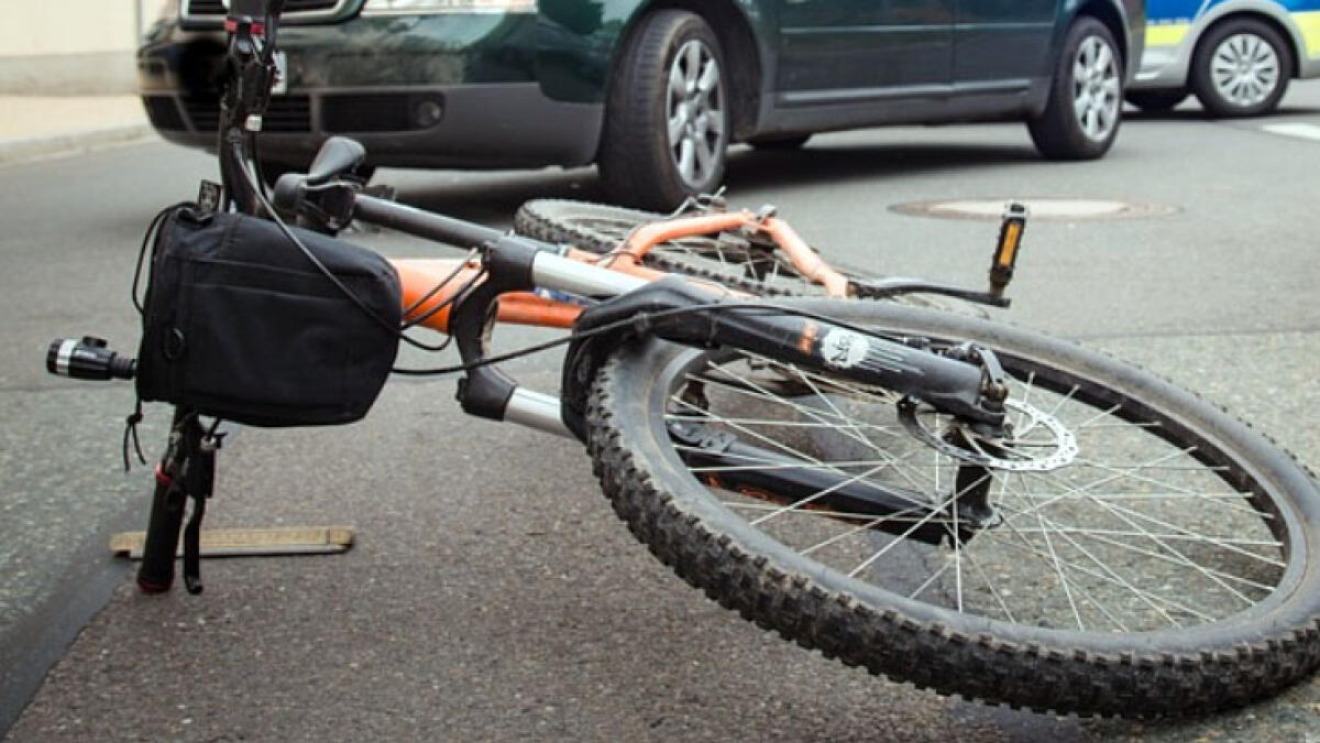 Travolto da un camion e trascinato per metri in bici, muore ciclista - 