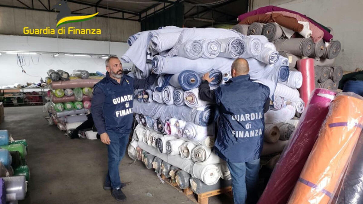 Oltre una tonnellata di stoffa e 116 milioni di articoli sequestrati a San Giuseppe Vesuviano - IL VIDEO - 