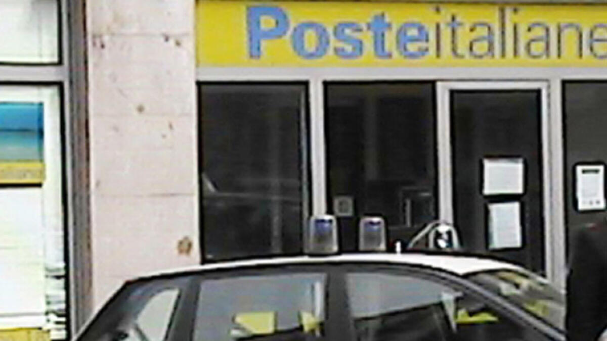 Commerciante rapinato davanti all'Ufficio Postale, stava per versare l'incasso di diversi giorni di lavoro - 