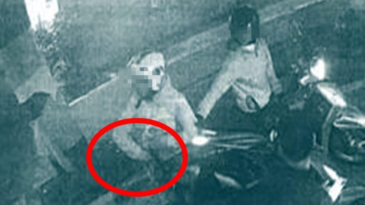 Spari al bar e bimba ferita a Sant'Anastasia, il video mostra i due ragazzini col mitra - 