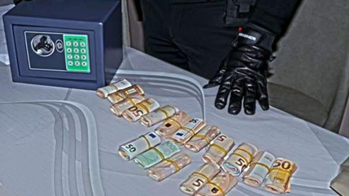 Estorsioni di camorra, 10 arresti. Trovata la cassaforte - 