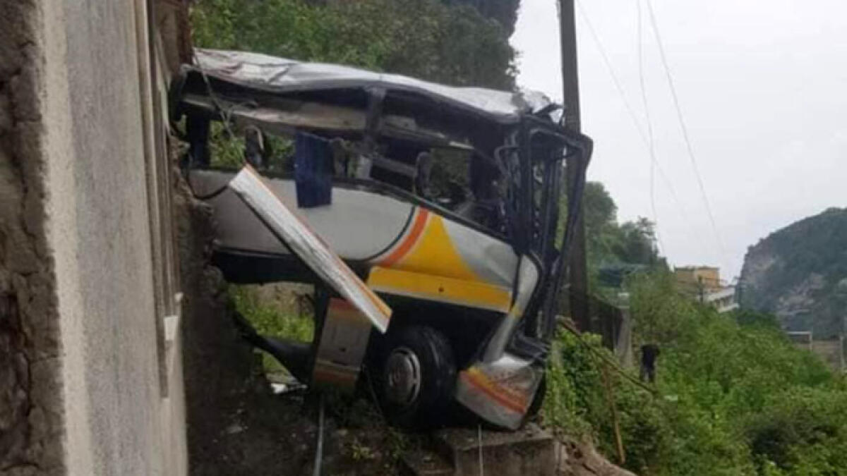Bus precipita in Costiera, morto l'autista 30enne - 