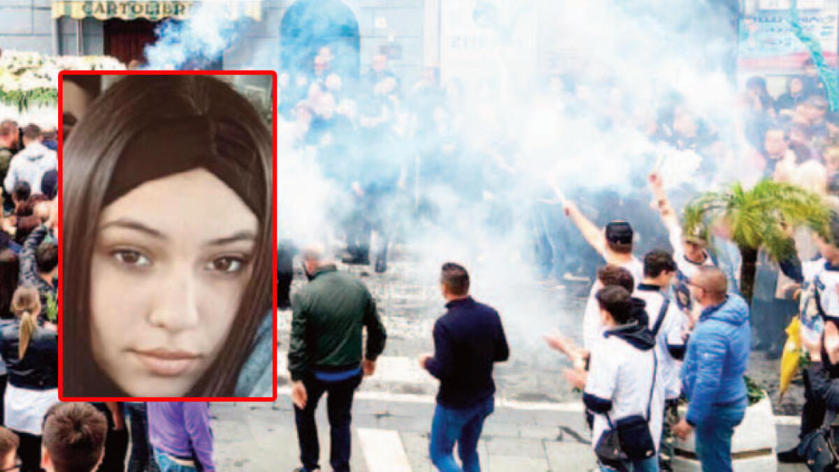 L'addio a Jemila: lacrime e fumogeni bianchi per la 14enne - 