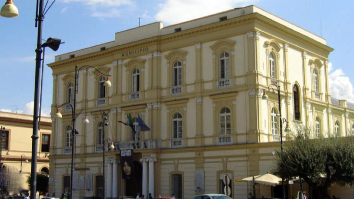 Rubano i computer dagli uffici comunali di Pompei, arrestati dalla polizia - 