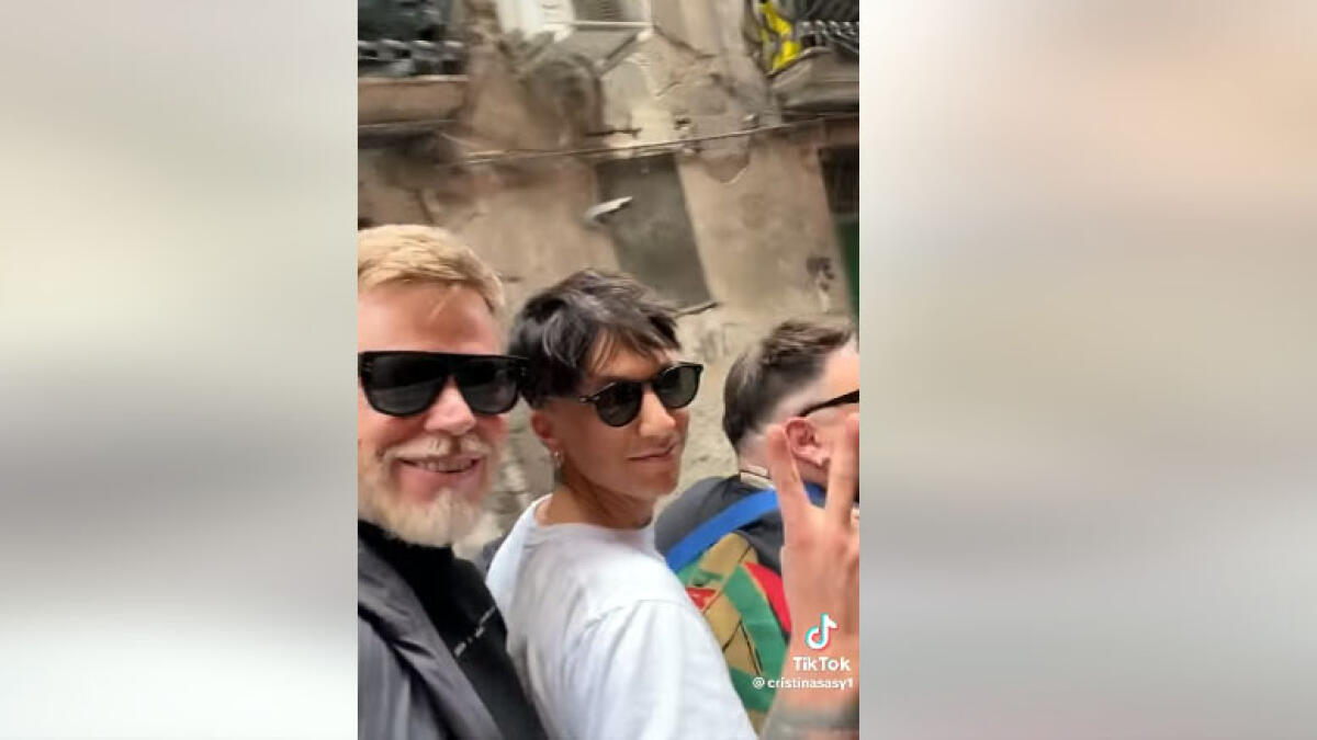 Ultimo in giro a Napoli su scooter in tre e senza casco: video sul web - 