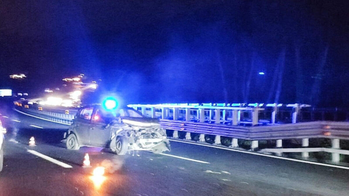 Schianto sull'A30, muore ragazza di 14 anni: gravissimi mamma e fratellino - 