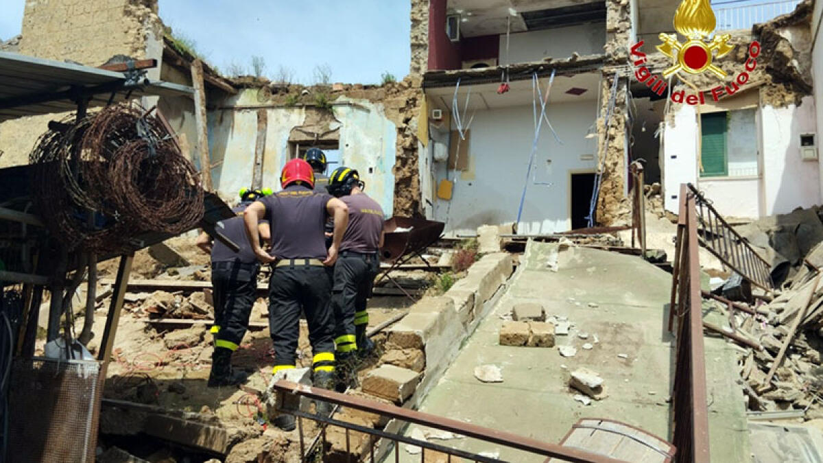 Si sbriciola palazzina in Campania: poteva essere una strage - 