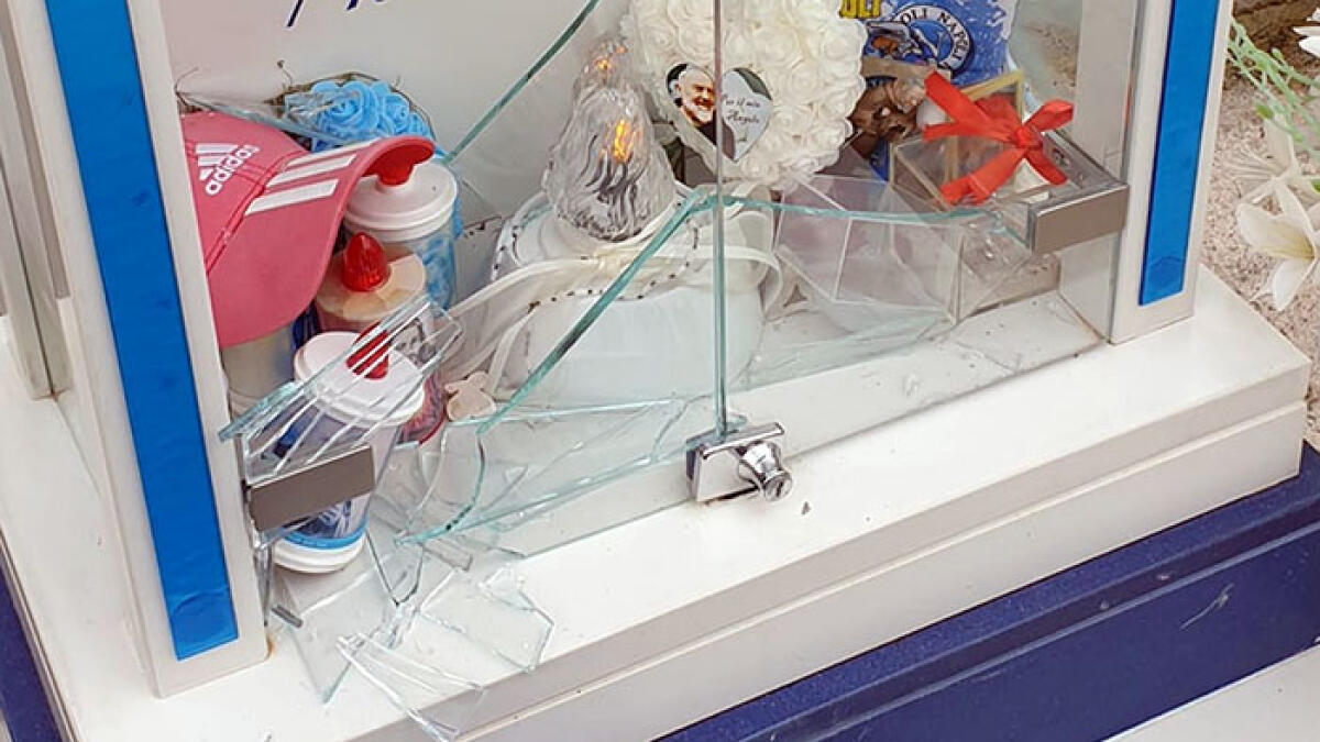 Rubato orologio del Napoli dalla tomba di un 15enne - 