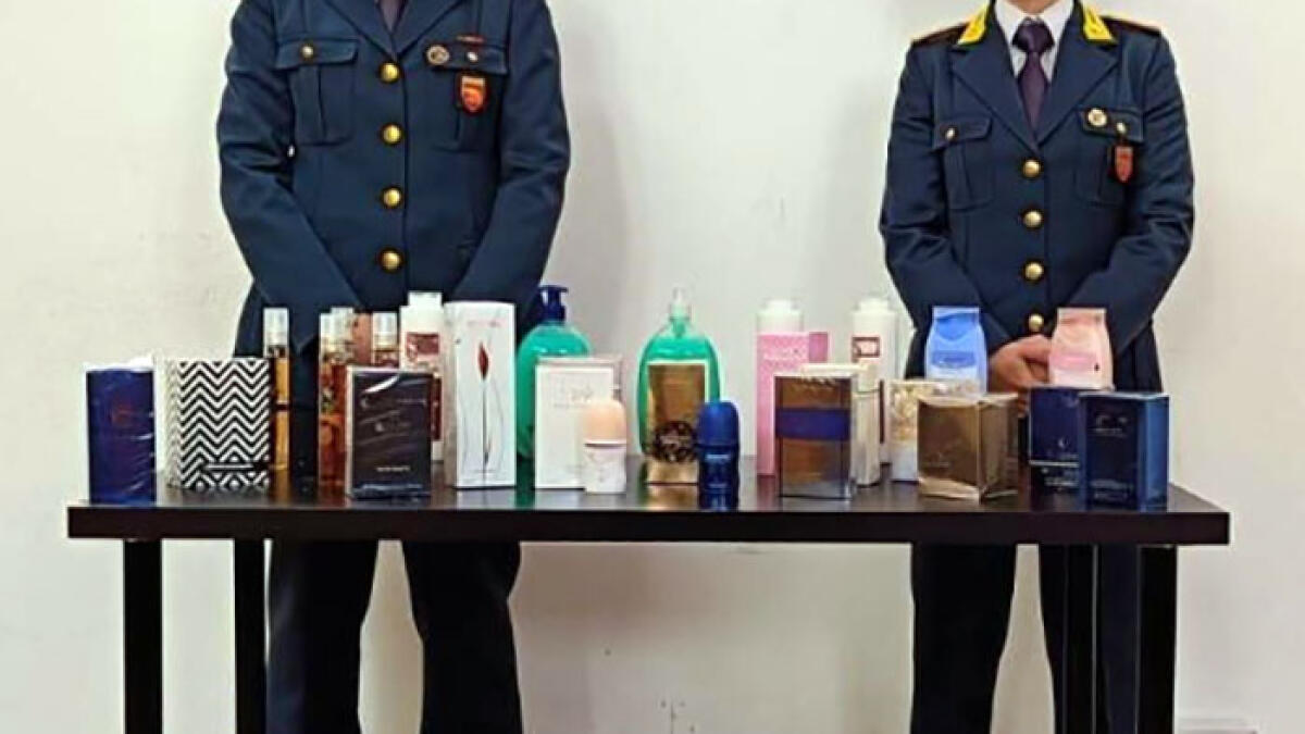 Cosmetici tossici, scoperte le due centrali nel Napoletano ed in Campania - 