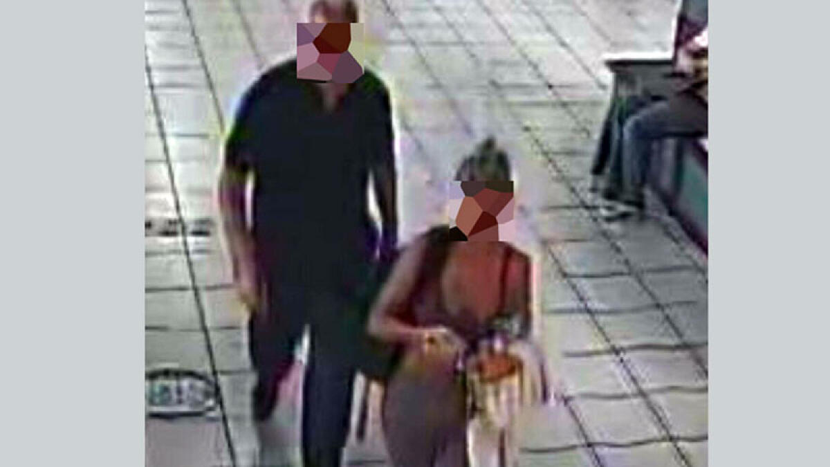 Palpeggia donna in piscina, lei lo fa arrestare - 