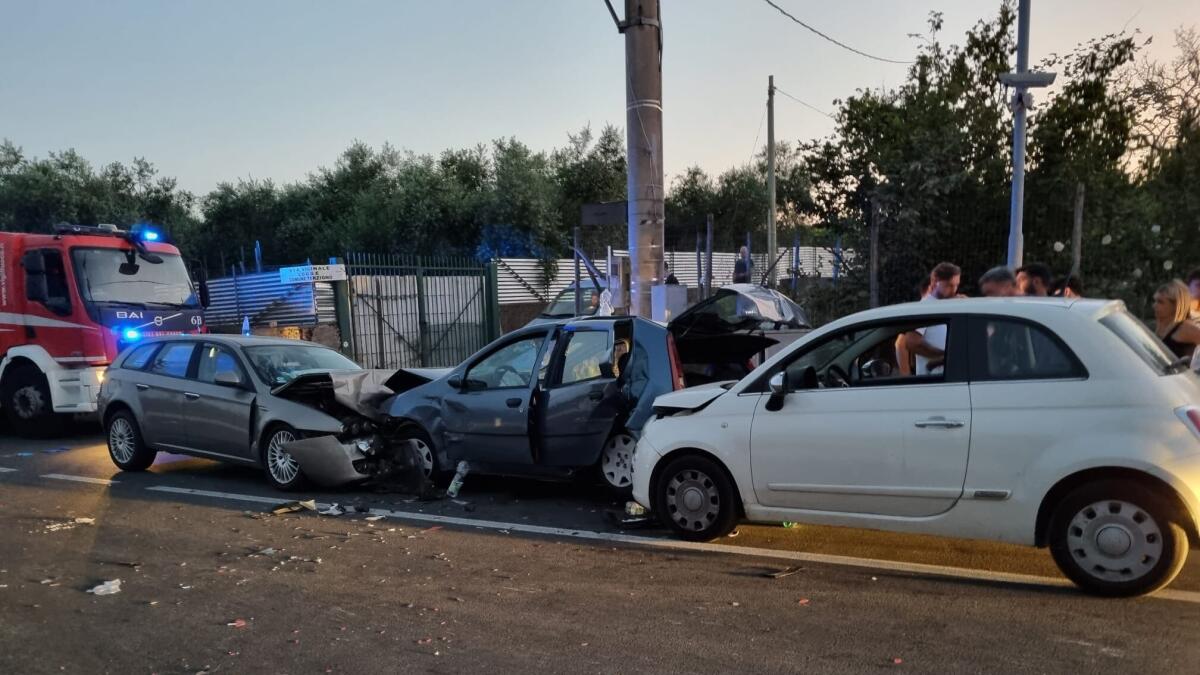 Terribile incidente frontale sulla Panoramica del Vesuvio: un morto e numerosi feriti - 