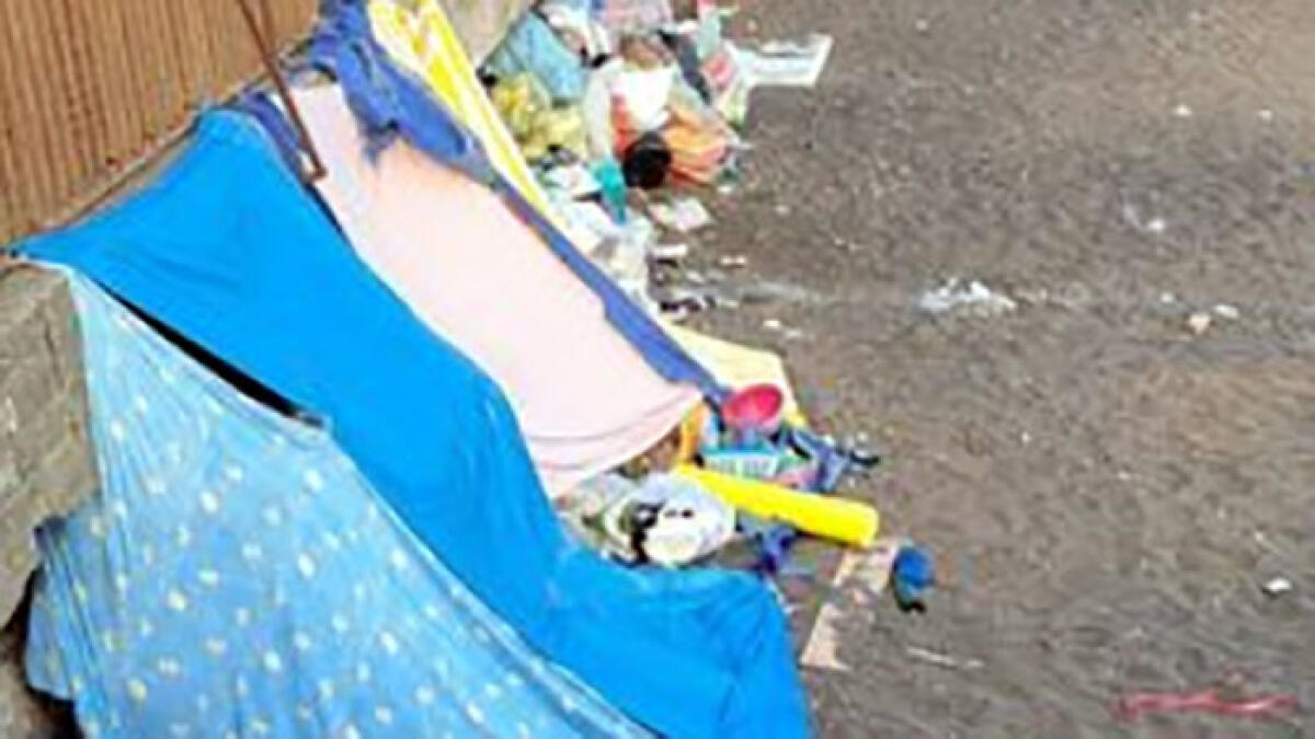 In spiaggia rifiuti e accampamenti per senzatetto - 