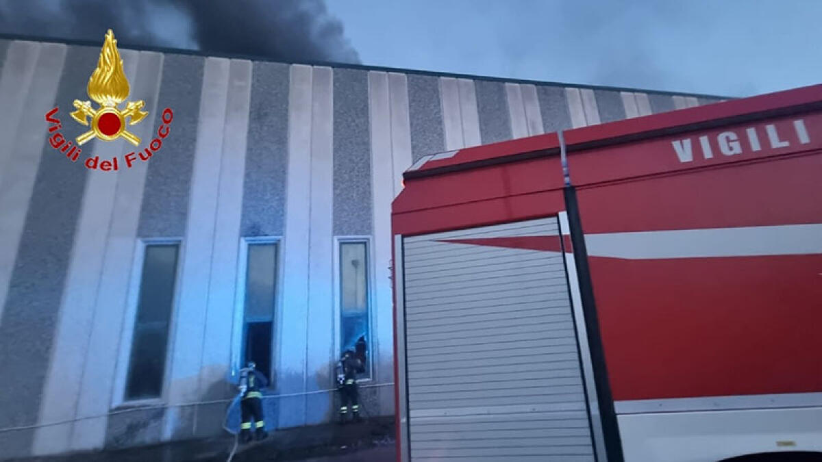 Incendio al Polo per la nautica, in fiamme barche da migliaia di euro - 