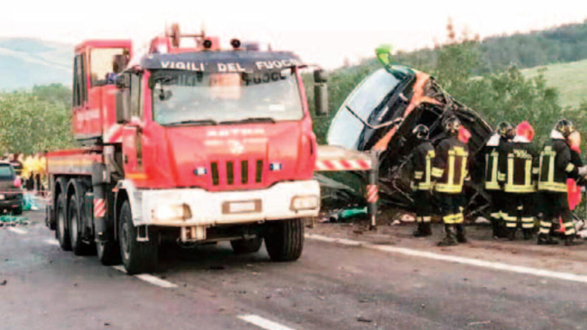 La vittima dell'incidente con il bus precipitato: nessun documento, corpo senza nome - 