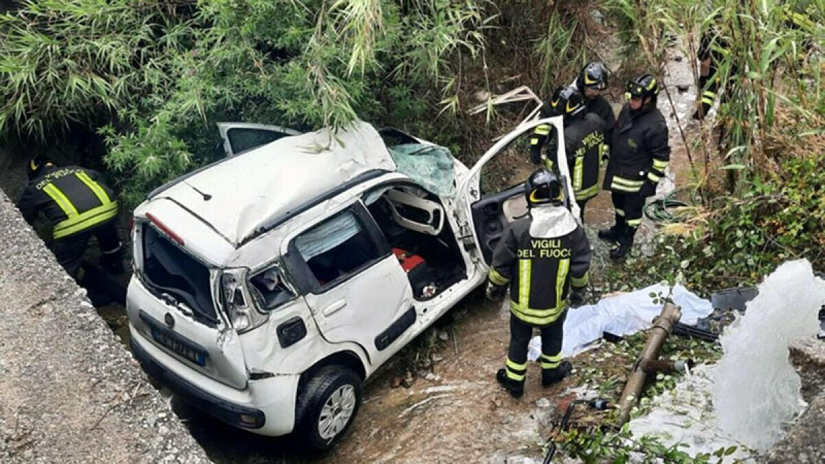 Auto nella scarpata: morti giovane mamma ed i figli 13 e 11 anni - 