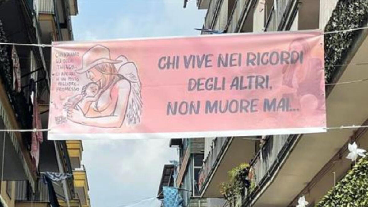 Il commovente striscione per Giulia - 