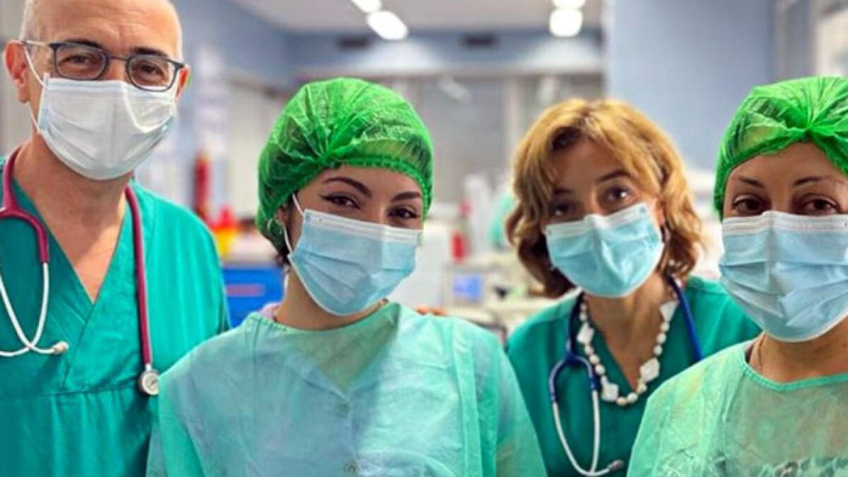 Salvata da bimba, dopo 19 anni torna al Cardarelli dai medici che l'hanno curata - 