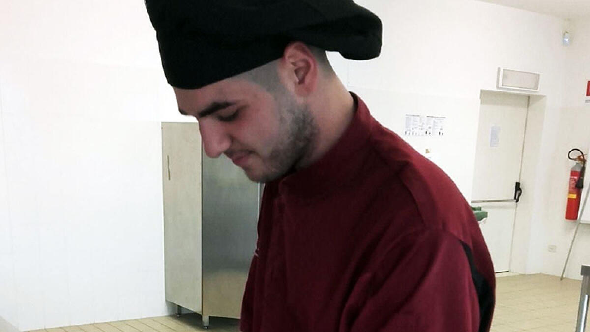 Incastrato con la gamba negli scogli, muore giovane chef - 