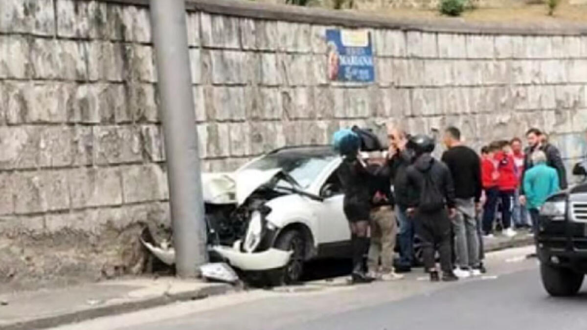 Auto contro palo del filobus, muore passeggero - 