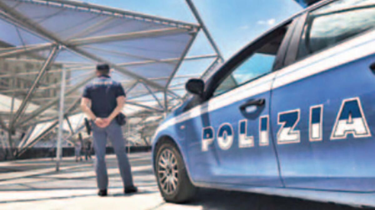 Piazza Garibaldi, bottigliate contro la polizia - 