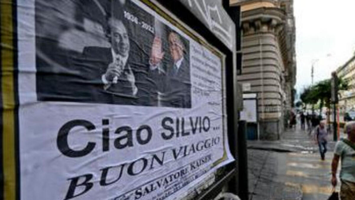 "Ciao Silvio", a Napoli spuntano manifesti funebri per Berlusconi - 