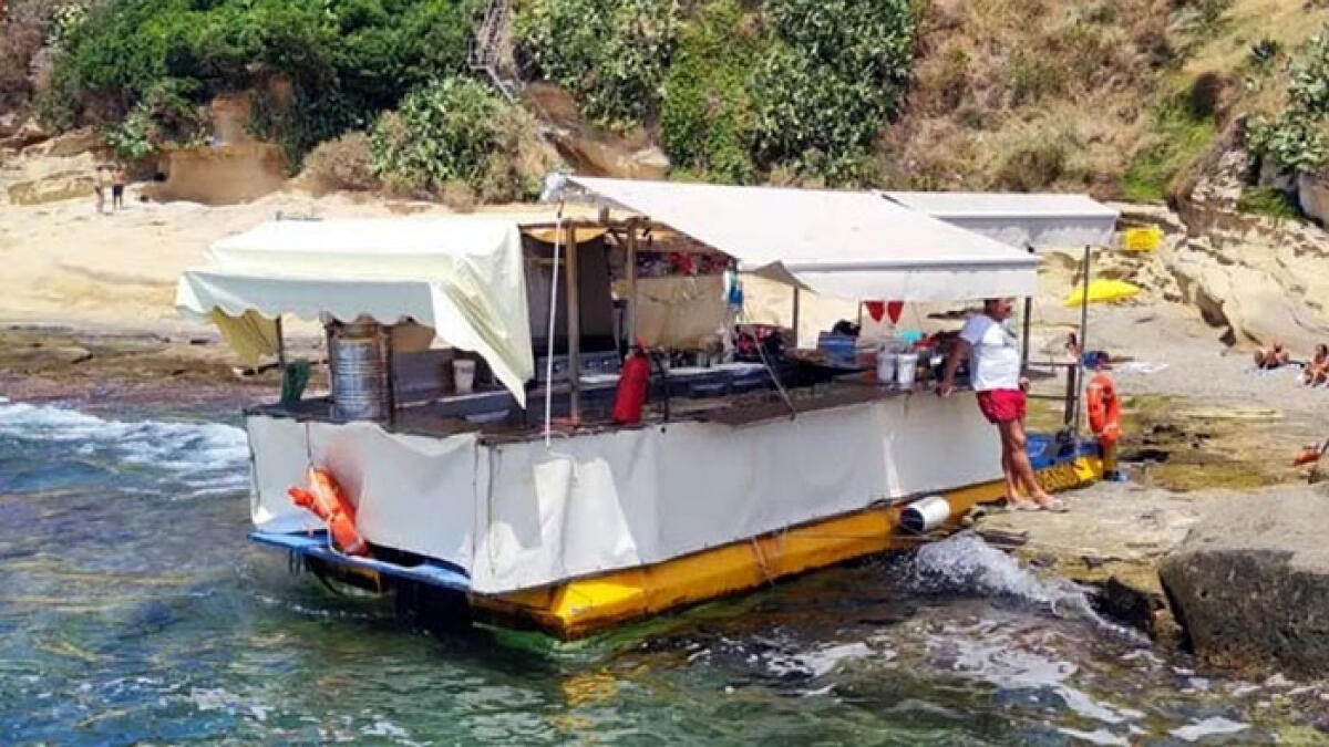 La barca-ristorante è abusiva: scatta il sequestro - 