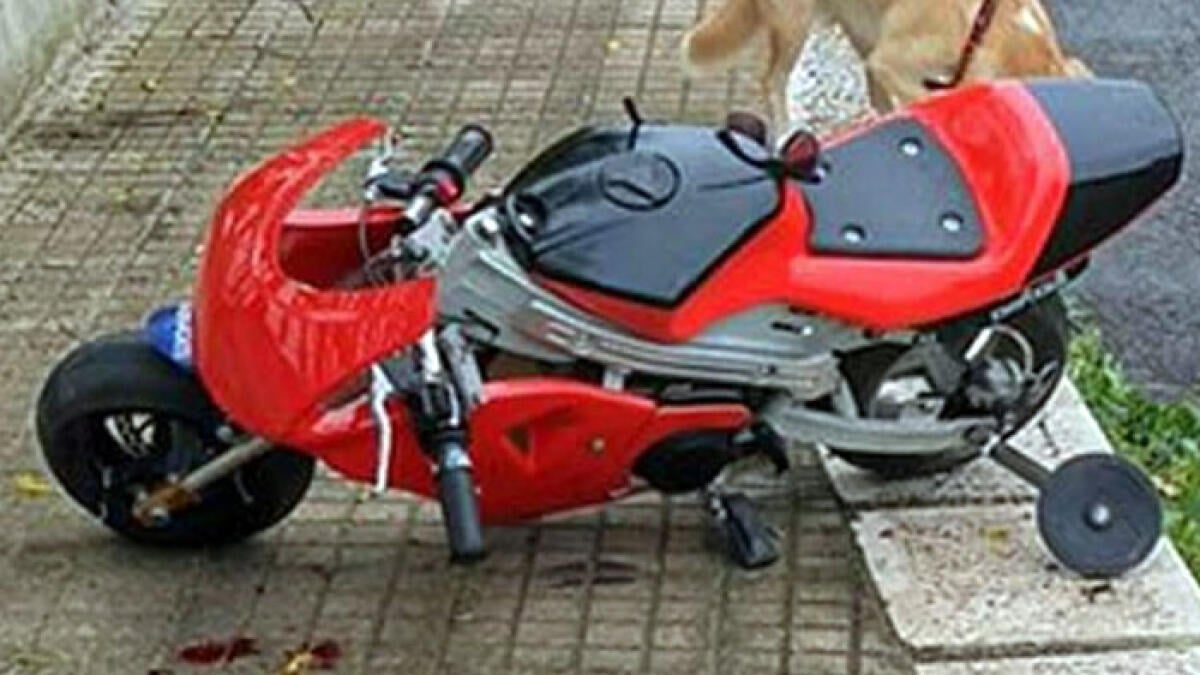 A 8 anni guida la minimoto, denunciata la mamma - 