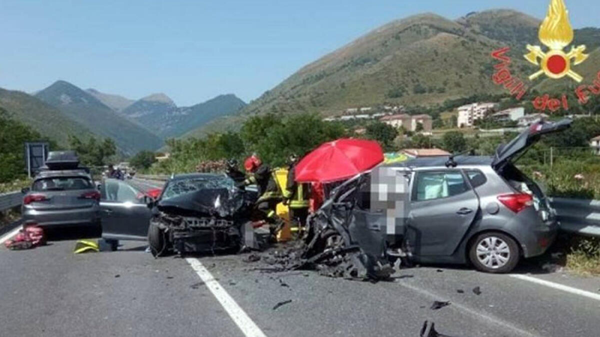 Frontale sulla strade del mare: muore donna, ferito il nipotino - 