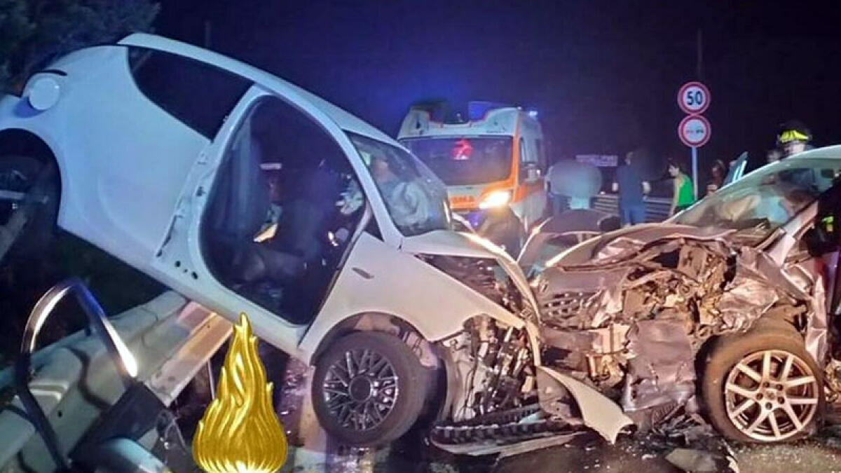 Scontro frontale, morte due donne - 