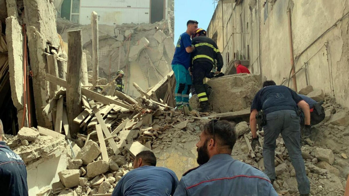 Palazzina crollata a Torre: scattano i sigilli in tutta l'area - 