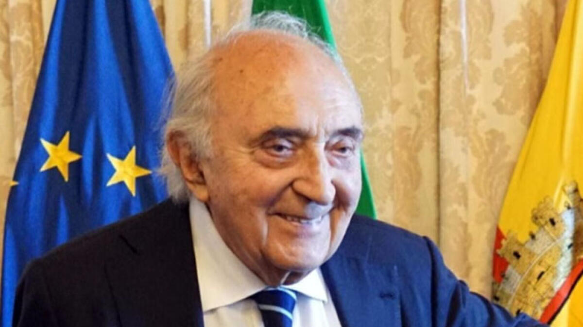 Ferlaino cade dalle scale e finisce con il volto a terra: è in ospedale - 