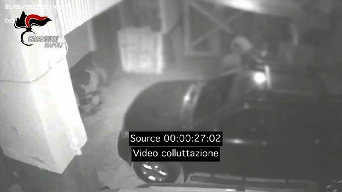 Uccide il compagno violento della donna che ama: arrestato - 