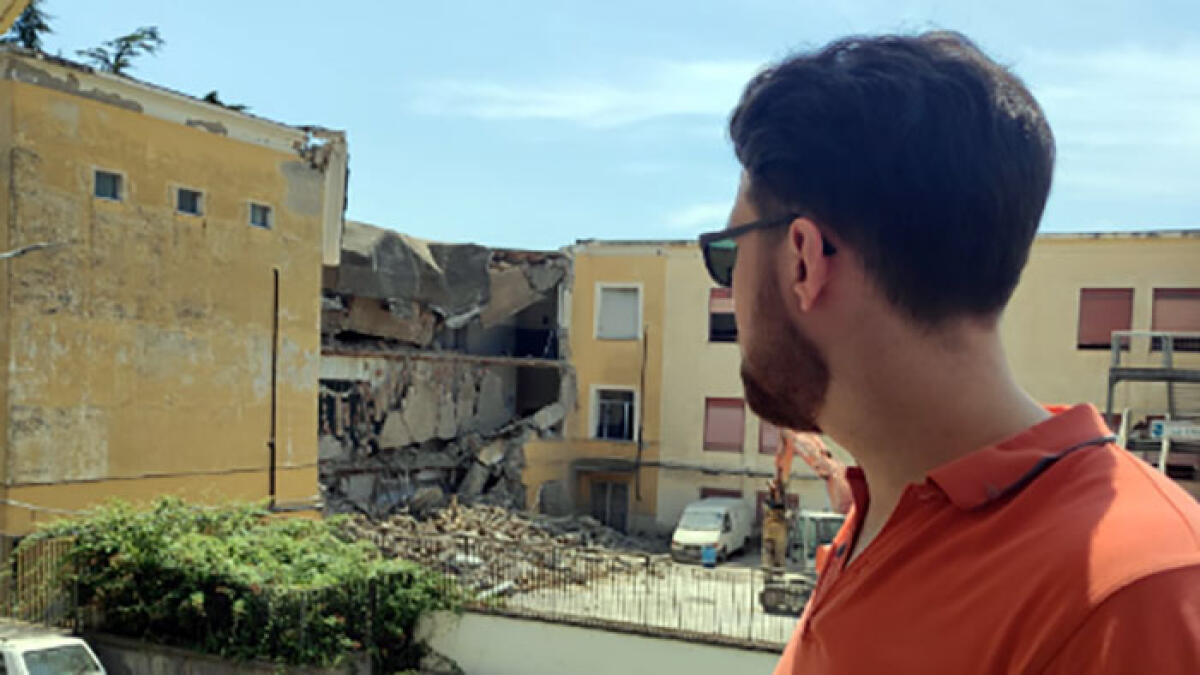 Striano città "in lutto" per l’abbattimento della scuola di piazza D’Anna - 