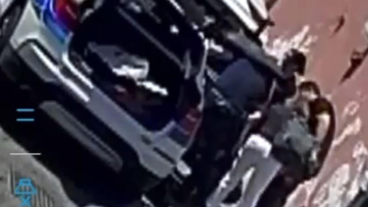 Bimbo soffoca, salvato dai vigili a Pomigliano GUARDA IL VIDEO - 