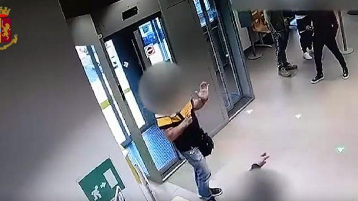 Rapine a banche e uffici postali nel Vesuviano, a Scafati e mezza Campania: 7 arresti - 