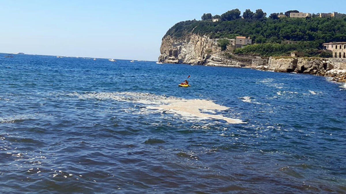 Melma e sporcizia nel Golfo di Napoli: altro allarme - 