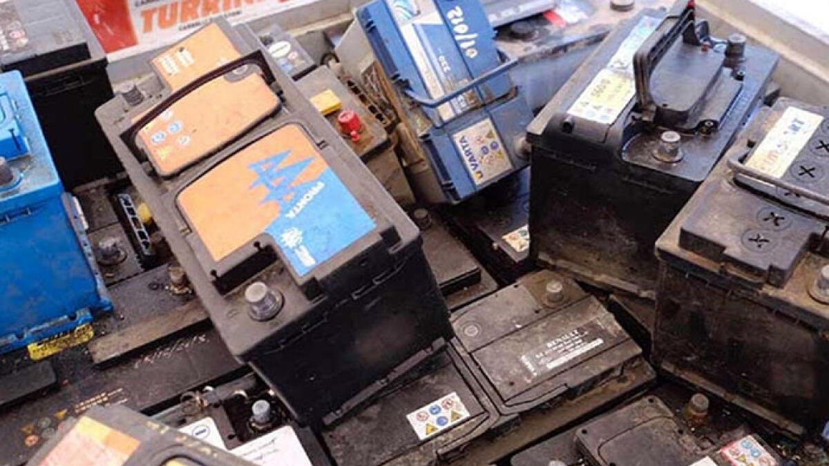 Sequestrate 30 metri cubi di batterie esauste nel Napoletano - 