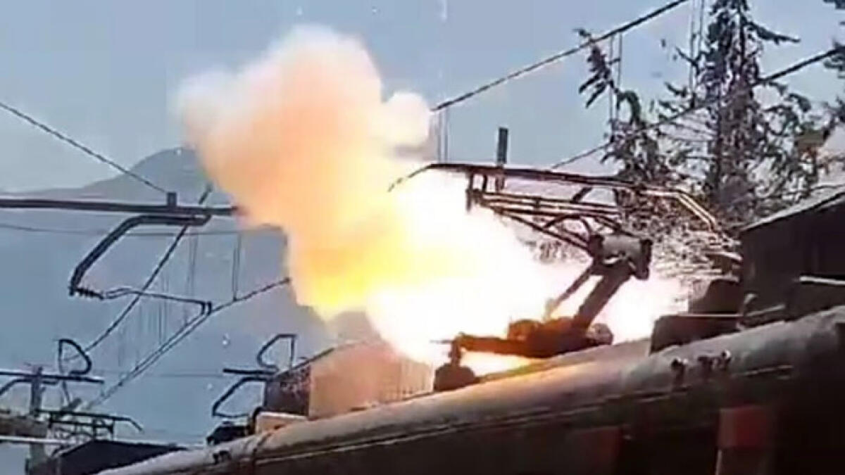 Incendio e crollo della linea aerea a Pompei: altro stop ai treni - 