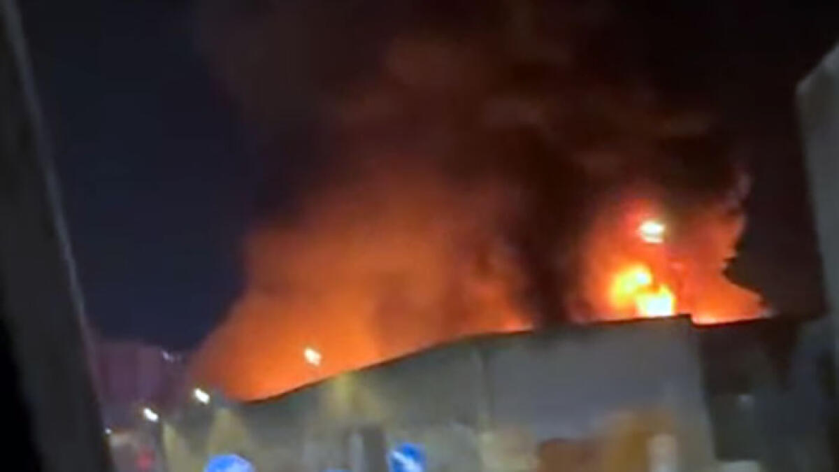 Incendio nella notte a Barra, si teme il danno ambientale - 