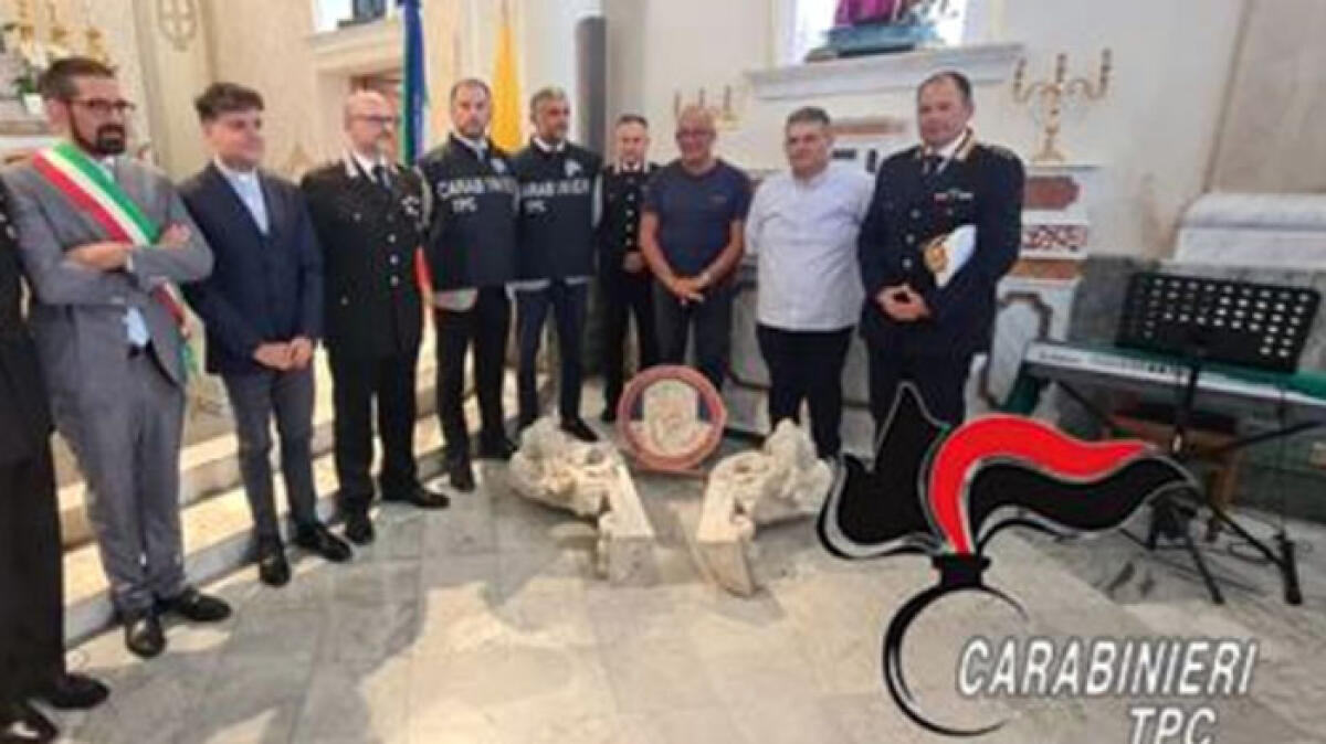 Coppia d'angeli restituita alla chiesa: erano in una villa di lusso - 