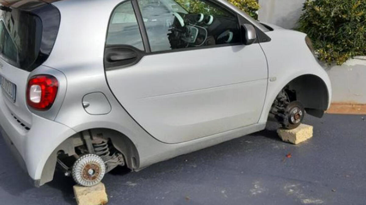 In auto con 4 ruote nuove di zecca, presi i ladri di pneumatici - 