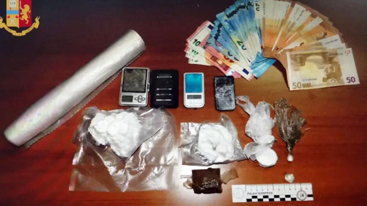 San Gennaro Vesuviano, arrestato con droga e oltre 2000 euro in contanti - 