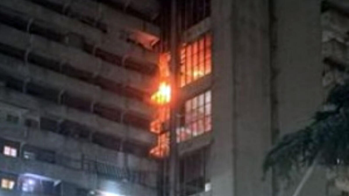 In fiamme la Vela di Scampia: residenti in fuga - 