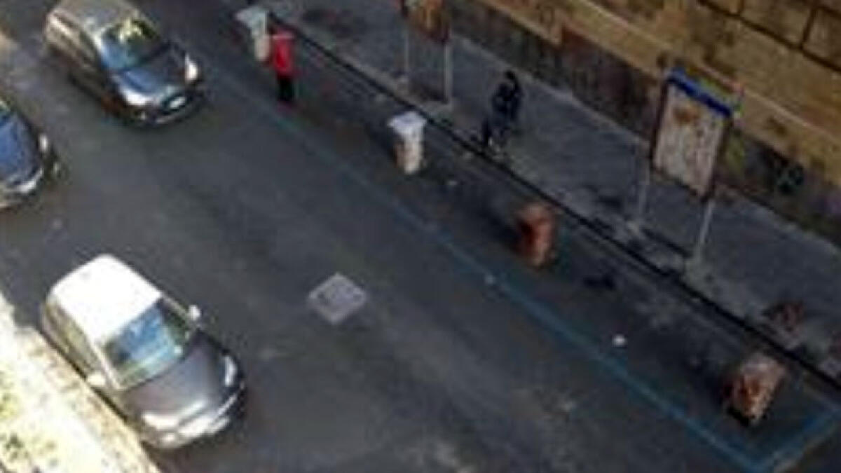 Parcheggiatore abusivo picchia genitori davanti al Santobono - 