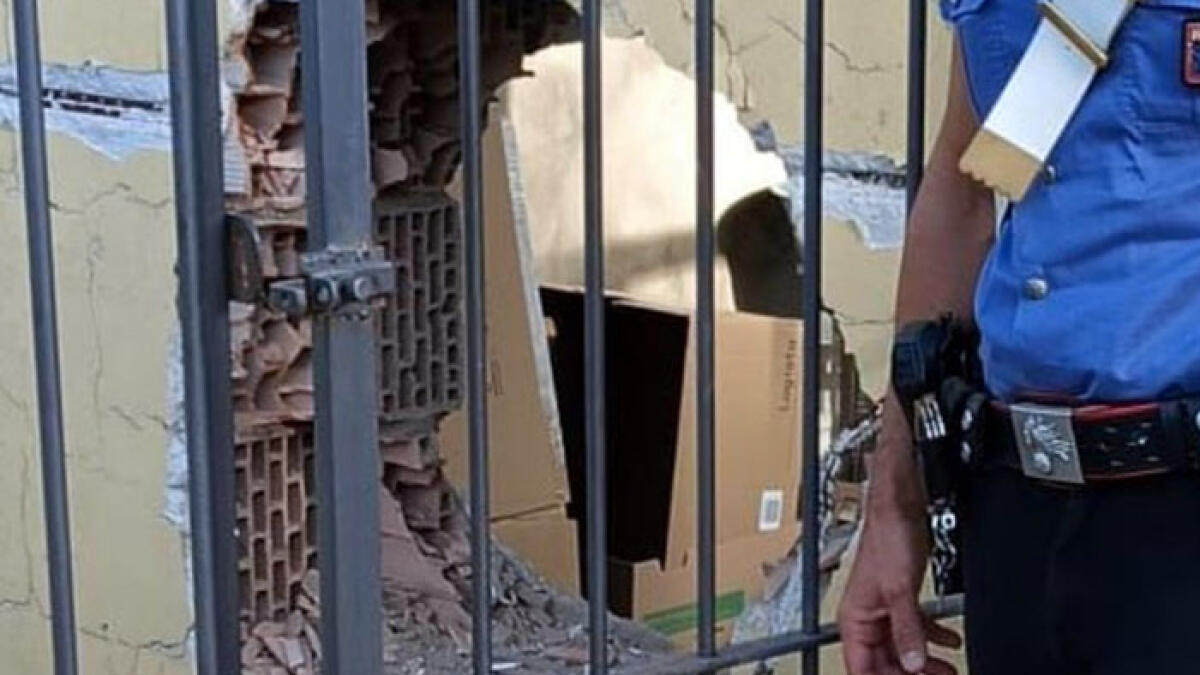 Doppio colpo della Banda del Buco che poi sfugge all'inseguimento dei carabinieri - 